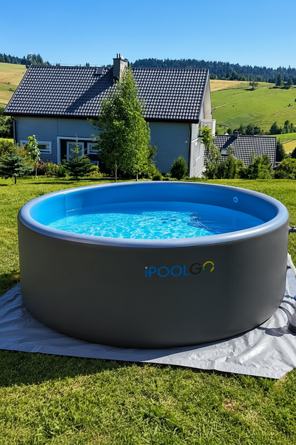 Piscine ronde rigide iPoolgo dans un jardin avec filtration
