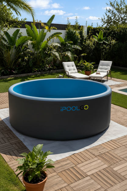 Piscine ronde rigide iPoolgo dans un jardin aménagé