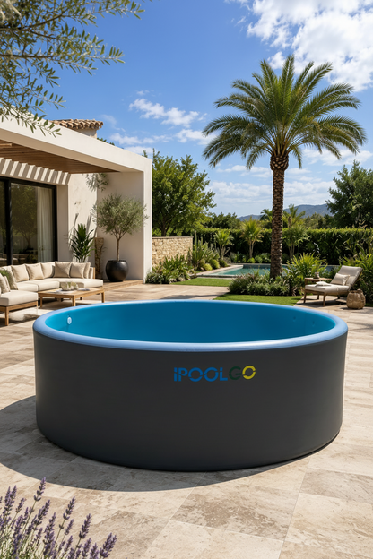 Piscine ronde rigide iPoolgo installée sur une terrasse premium