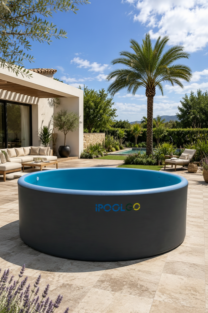 Piscine ronde rigide iPoolgo installée sur une terrasse premium